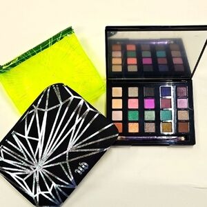 Urban Decay VICE 4 Eyeshadow Palette. 3D case matching fabric pouch & brush bag
